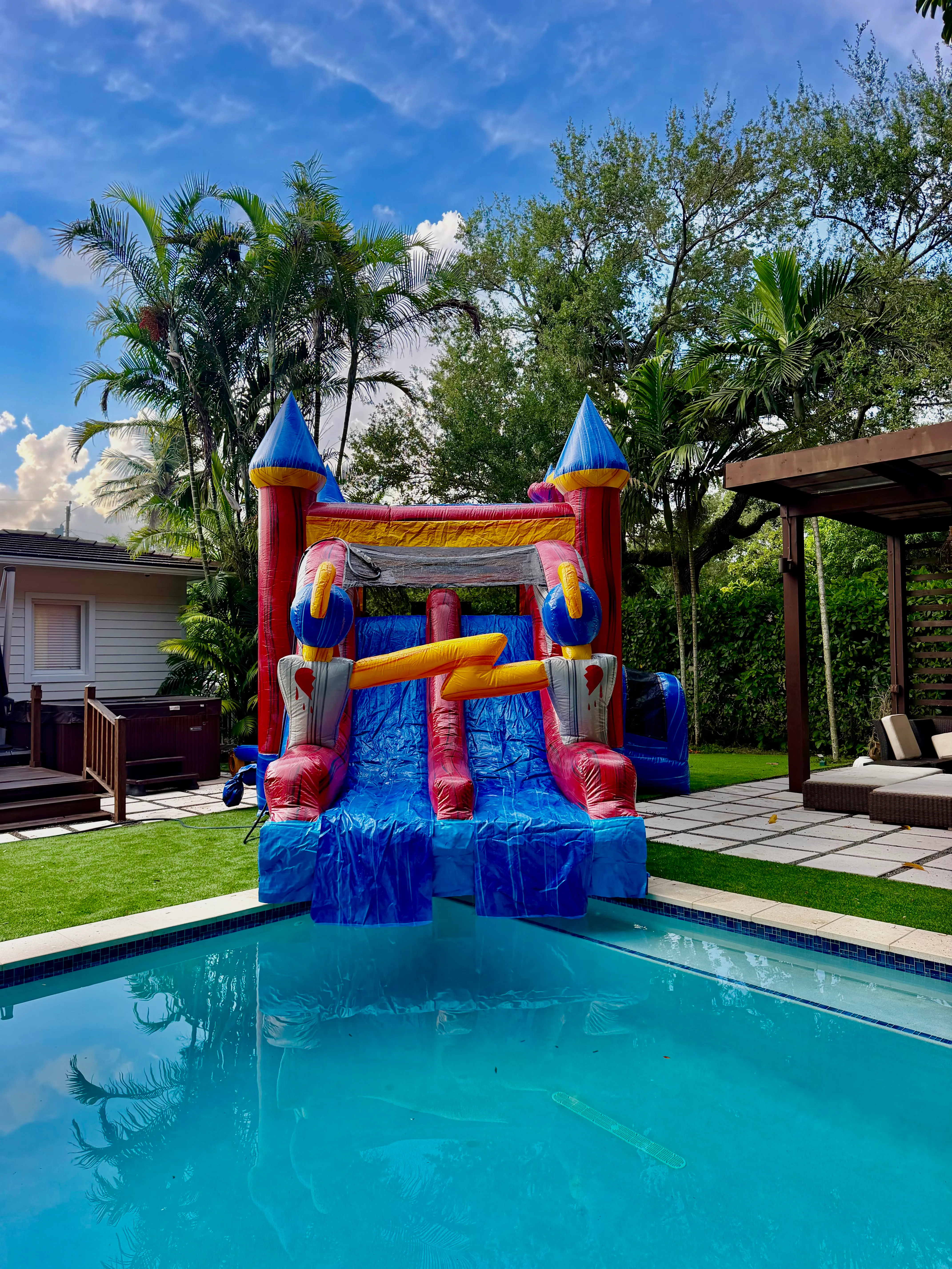 Queen Dual Lane Combo 16ft T, 35ft L, 13ft W